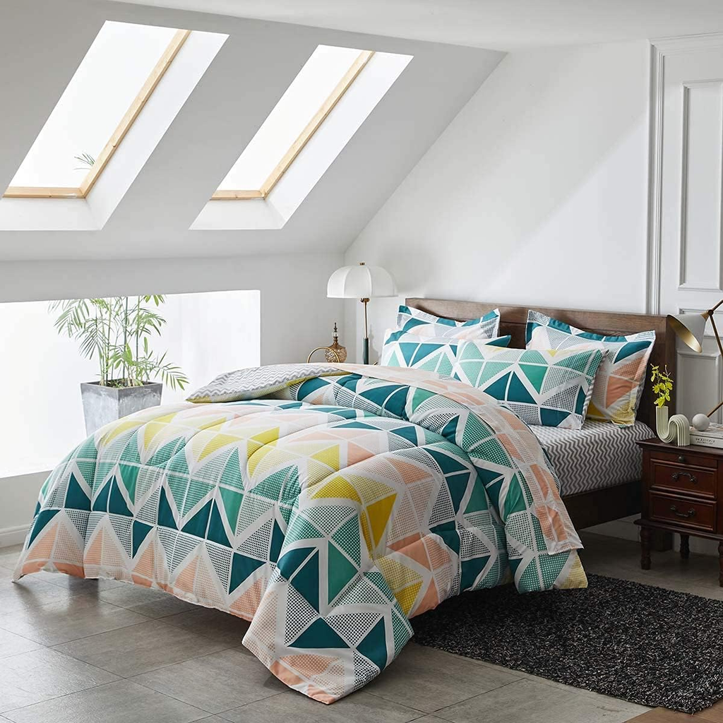 7-Piece Queen Bed-in-a-Bag Comforter Set – Yellow & Green Triangle Print, Reversible Microfiber Bedding with Sheets & Pillow Shams