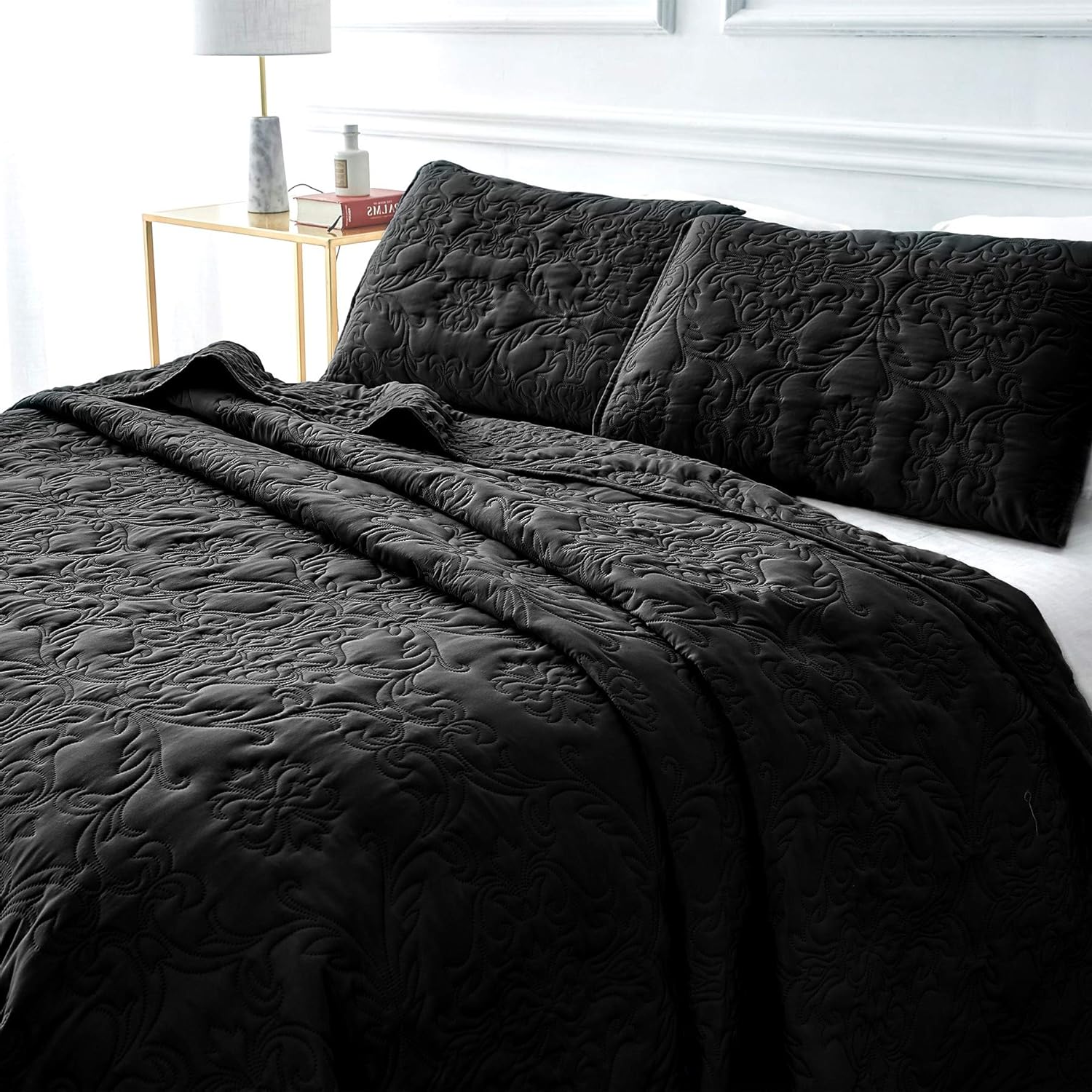 3-Piece Queen Quilt Set – Black Lightweight Microfiber Bedding