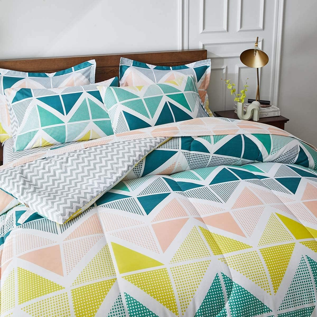 7-Piece Queen Bed-in-a-Bag Comforter Set – Yellow & Green Triangle Print, Reversible Microfiber Bedding with Sheets & Pillow Shams