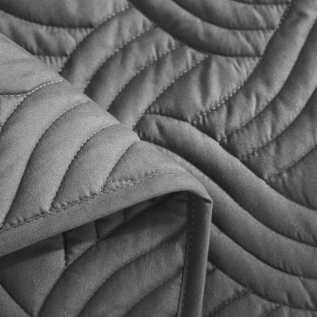 King Quilt Set – 3-Piece Dark Grey Lightweight Bedspread with Pillow Shams, All-Season