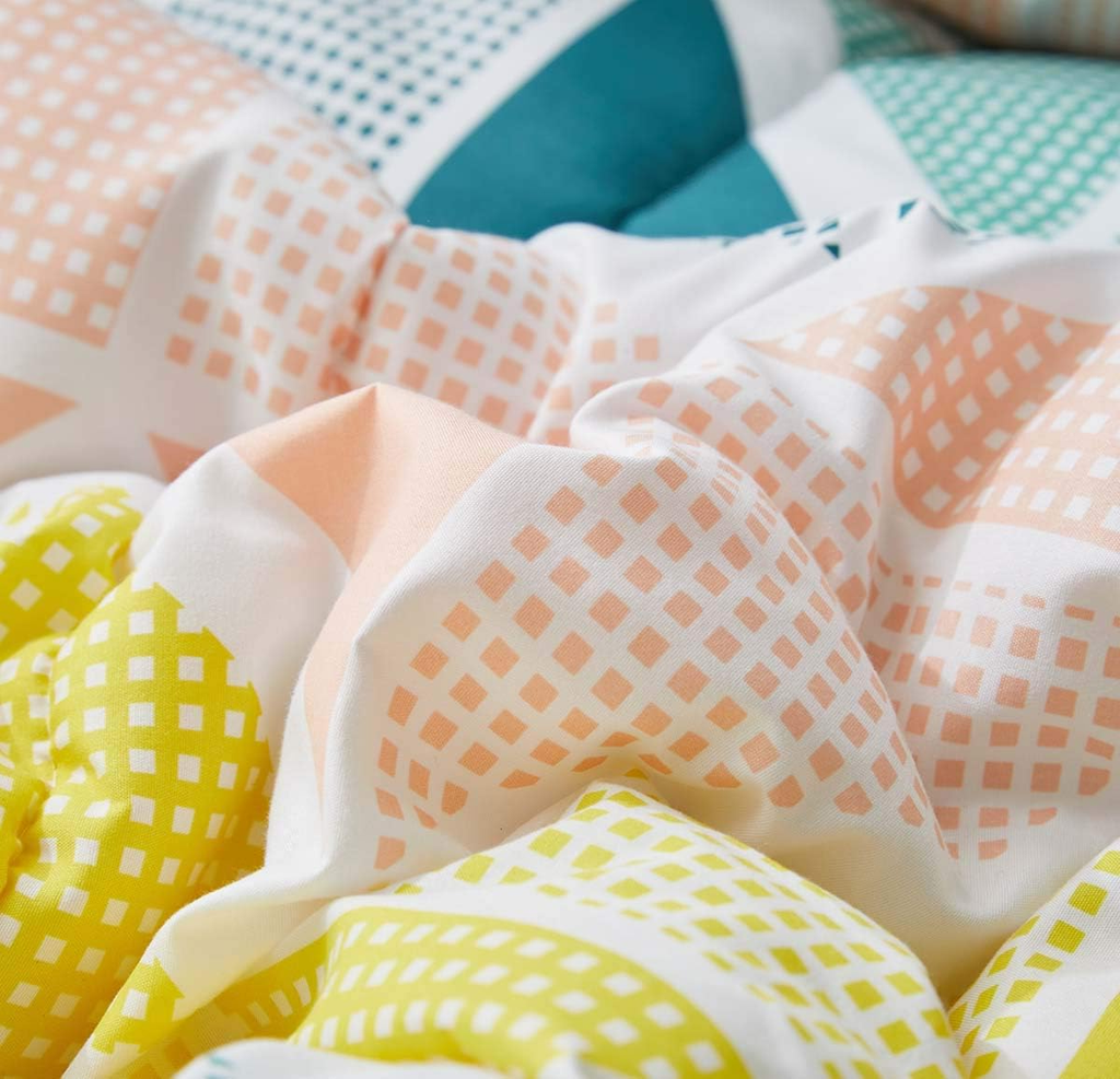 7-Piece Queen Bed-in-a-Bag Comforter Set – Yellow & Green Triangle Print, Reversible Microfiber Bedding with Sheets & Pillow Shams