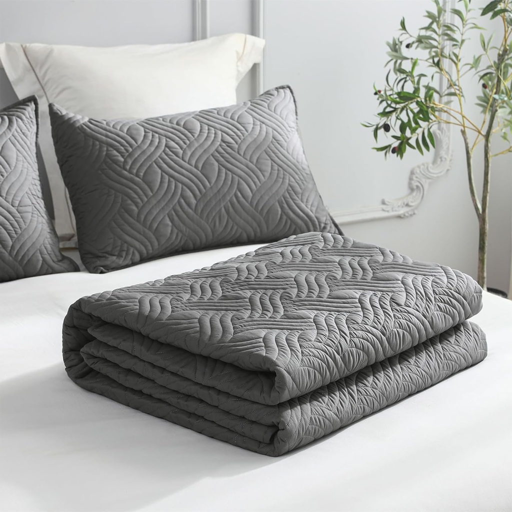 King Quilt Set – 3-Piece Dark Grey Lightweight Bedspread with Pillow Shams, All-Season