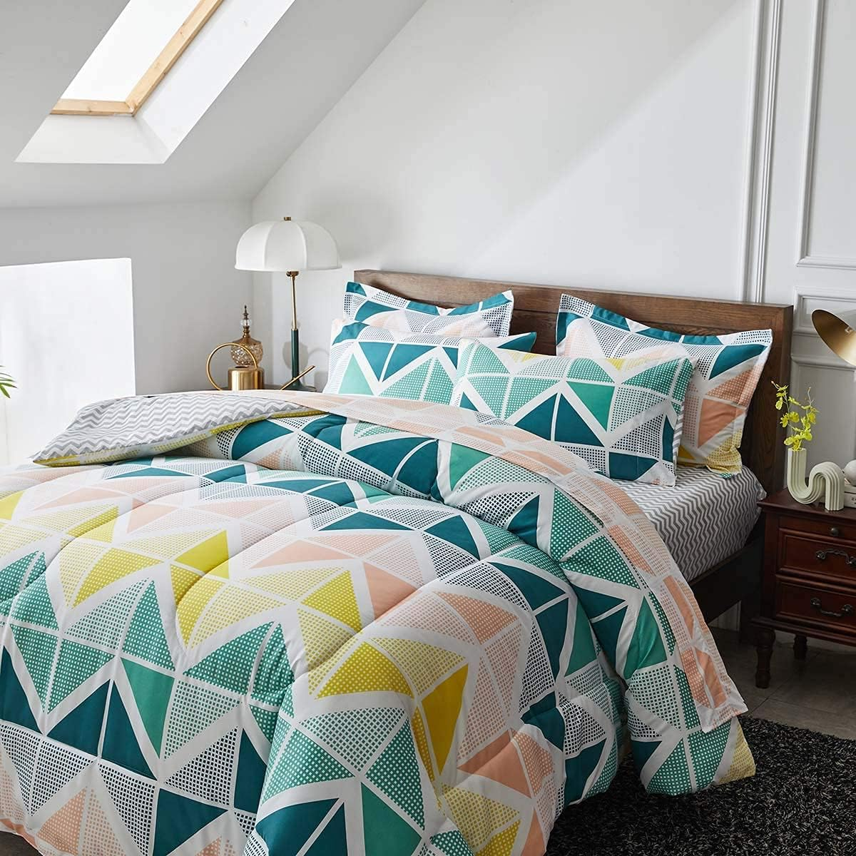 7-Piece Queen Bed-in-a-Bag Comforter Set – Yellow & Green Triangle Print, Reversible Microfiber Bedding with Sheets & Pillow Shams
