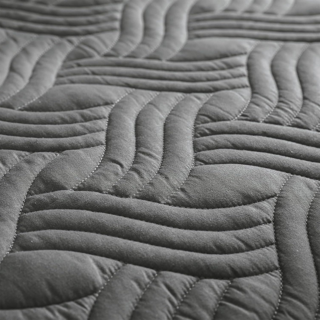 King Quilt Set – 3-Piece Dark Grey Lightweight Bedspread with Pillow Shams, All-Season