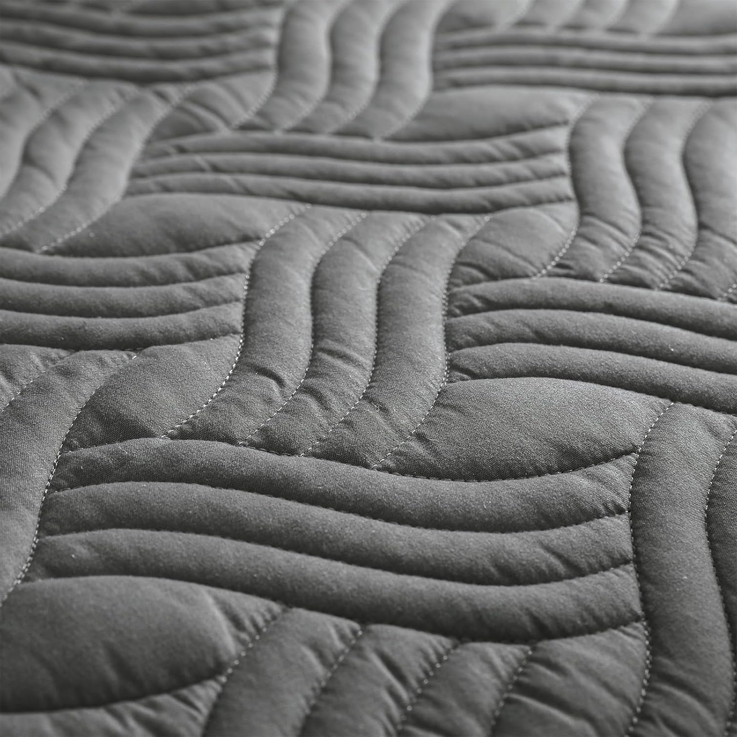 King Quilt Set – 3-Piece Dark Grey Lightweight Bedspread with Pillow Shams, All-Season