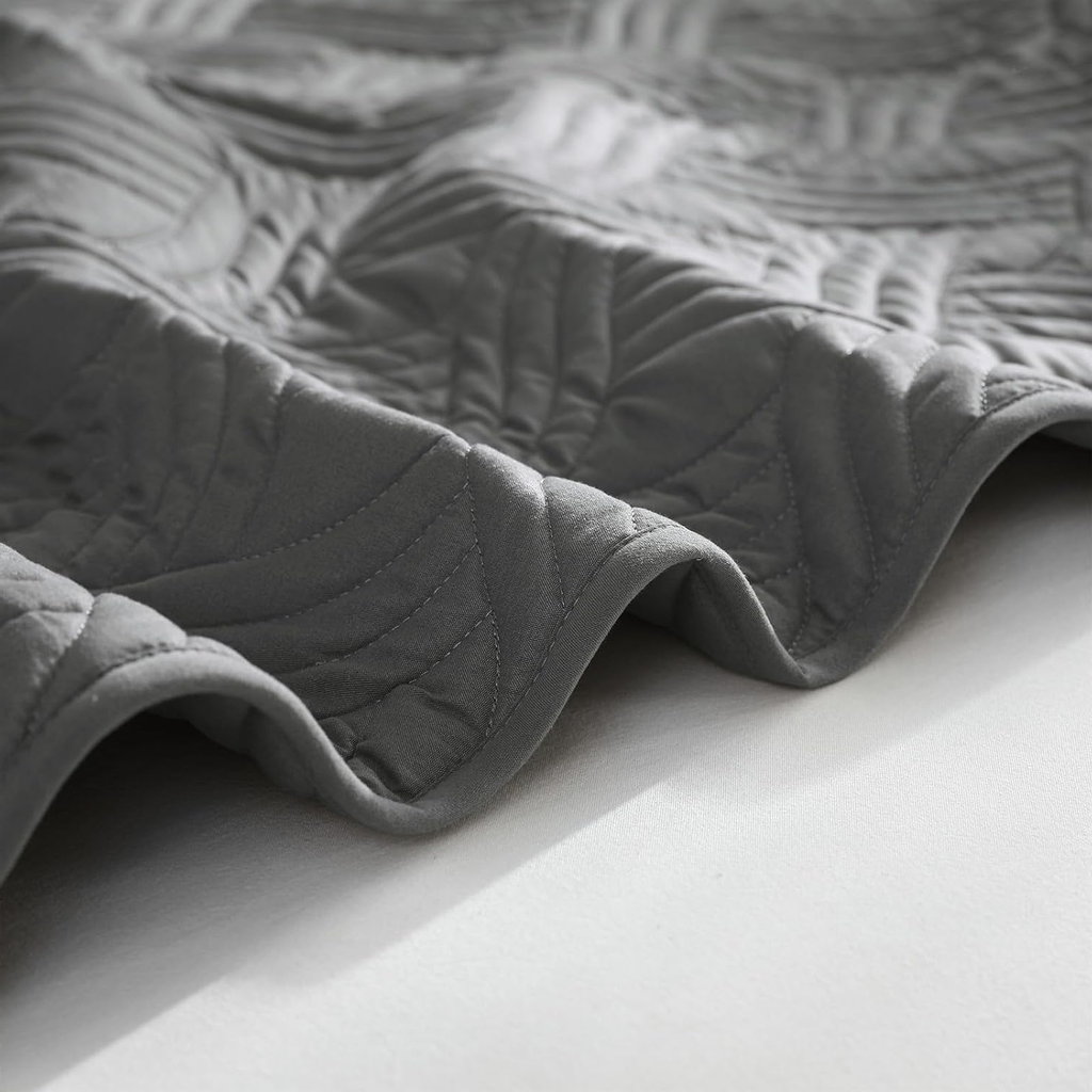 King Quilt Set – 3-Piece Dark Grey Lightweight Bedspread with Pillow Shams, All-Season