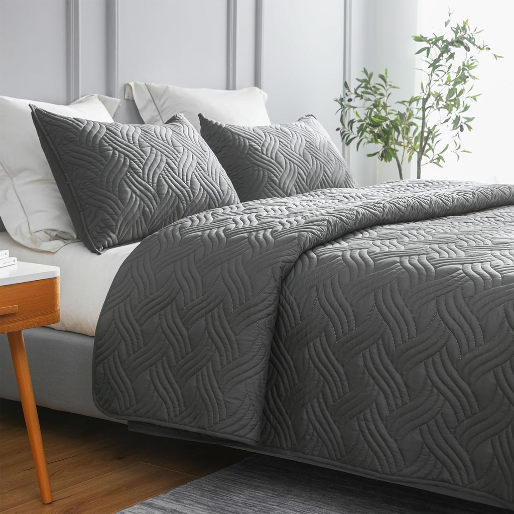 King Quilt Set – 3-Piece Dark Grey Lightweight Bedspread with Pillow Shams, All-Season