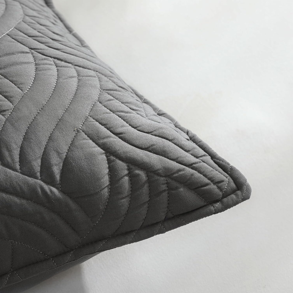 King Quilt Set – 3-Piece Dark Grey Lightweight Bedspread with Pillow Shams, All-Season